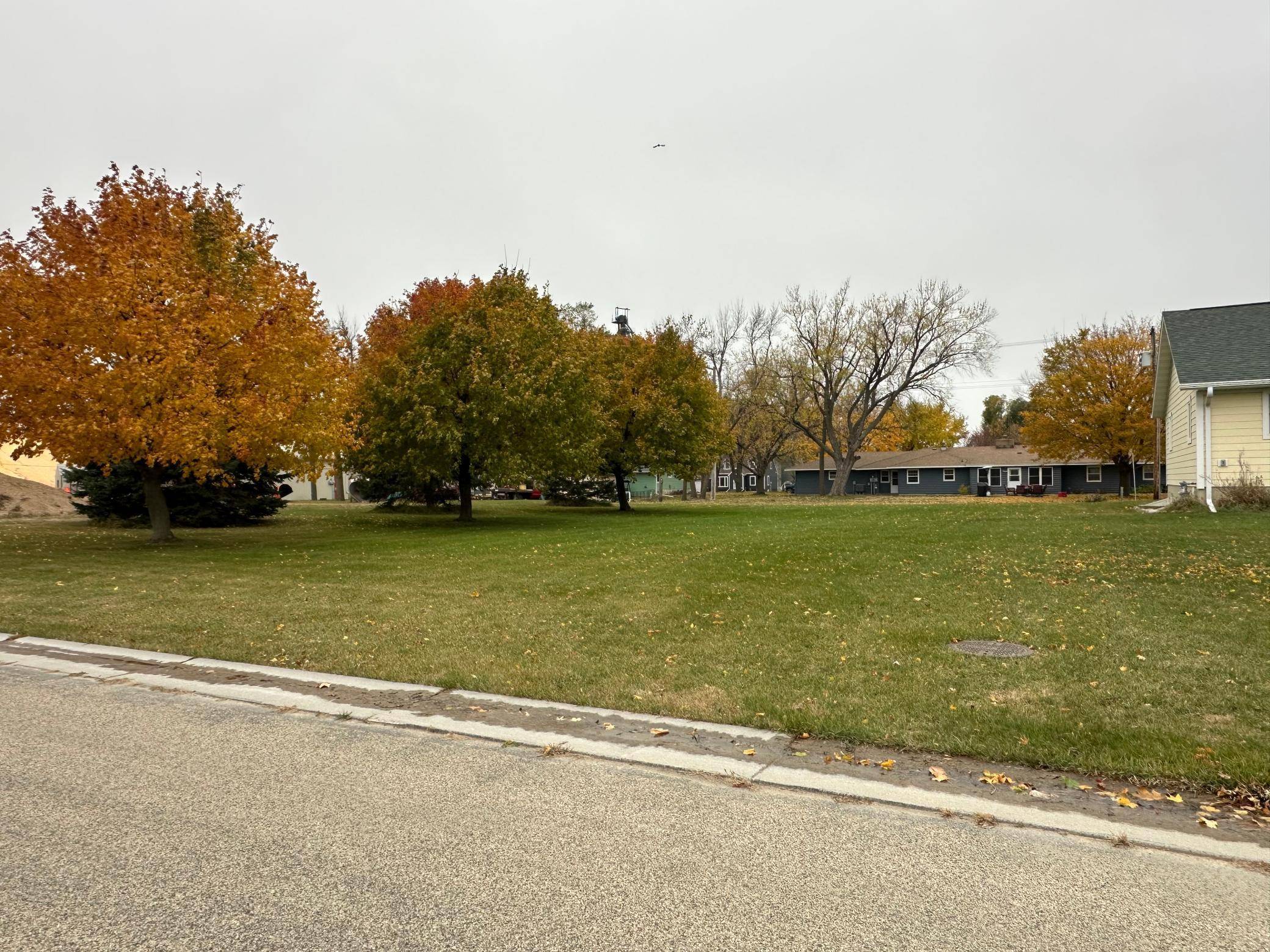 304 Mueller DR, Hendricks, MN 56136