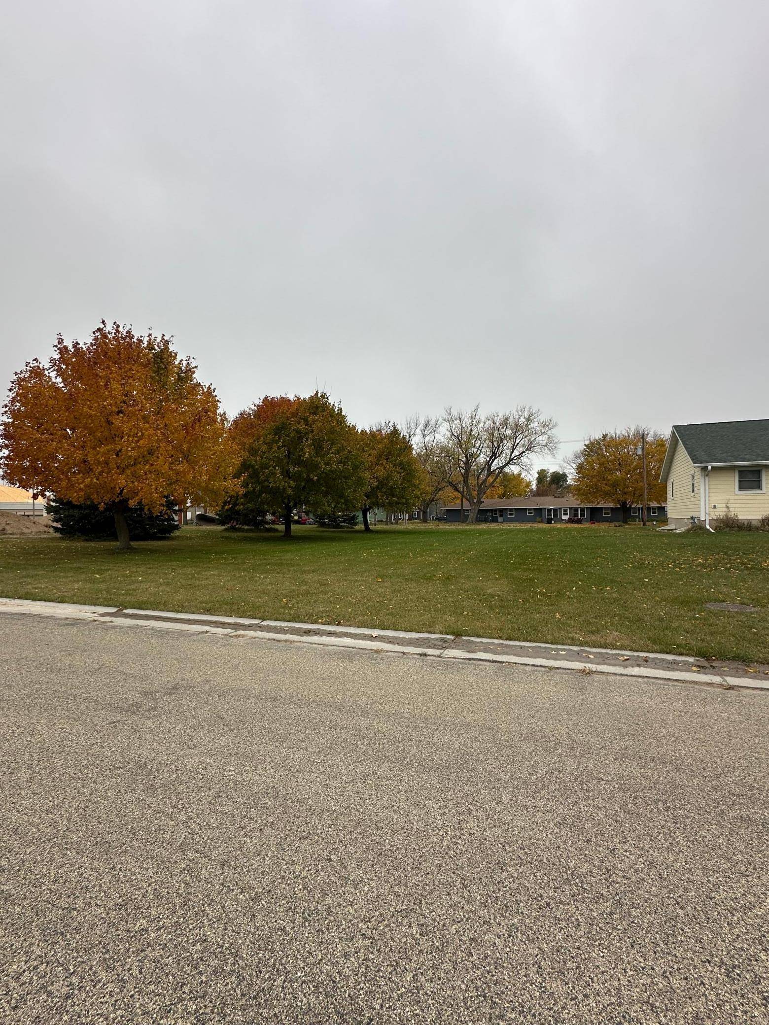 304 Mueller DR, Hendricks, MN 56136