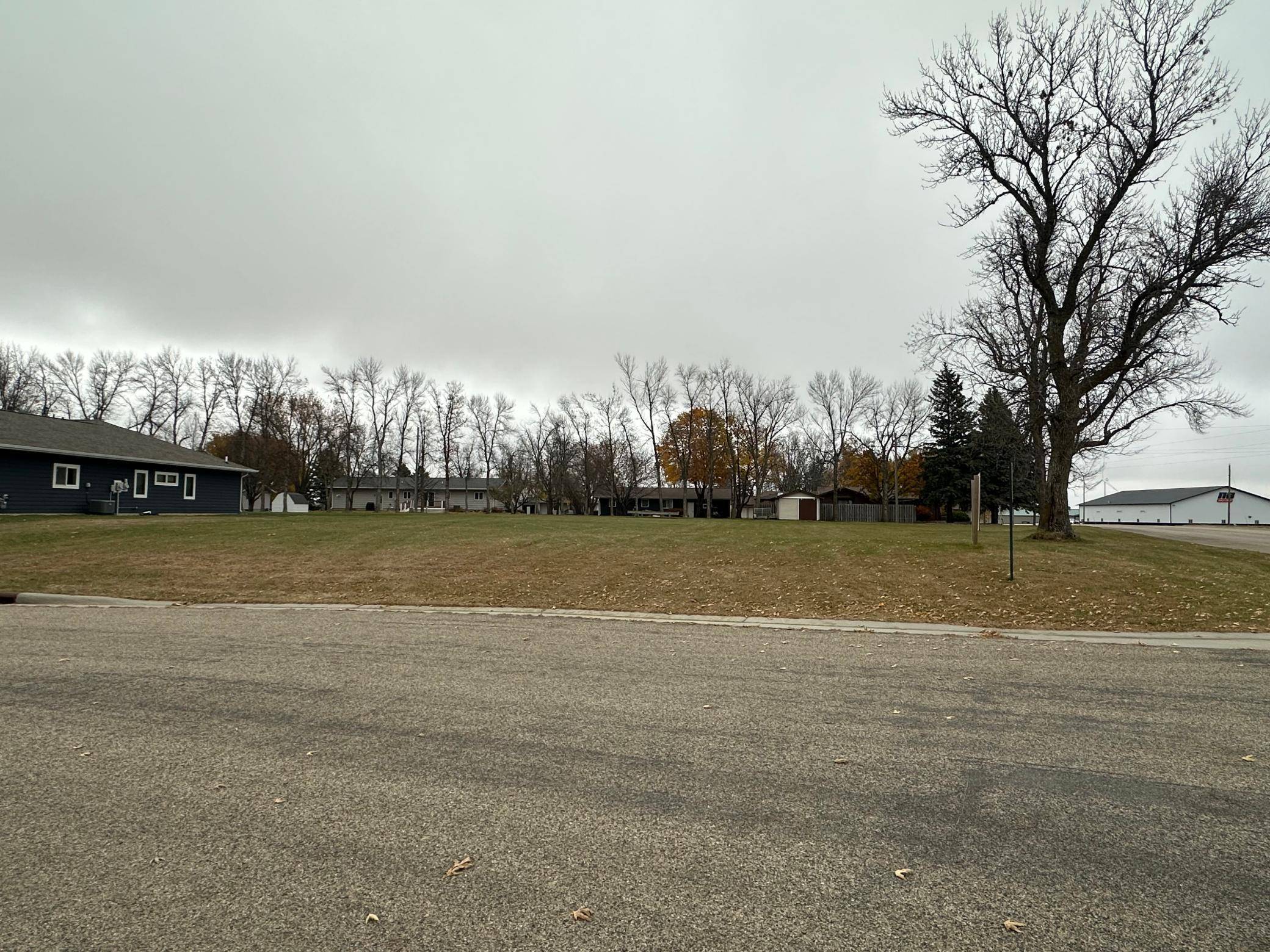315 Mueller DR, Hendricks, MN 56136