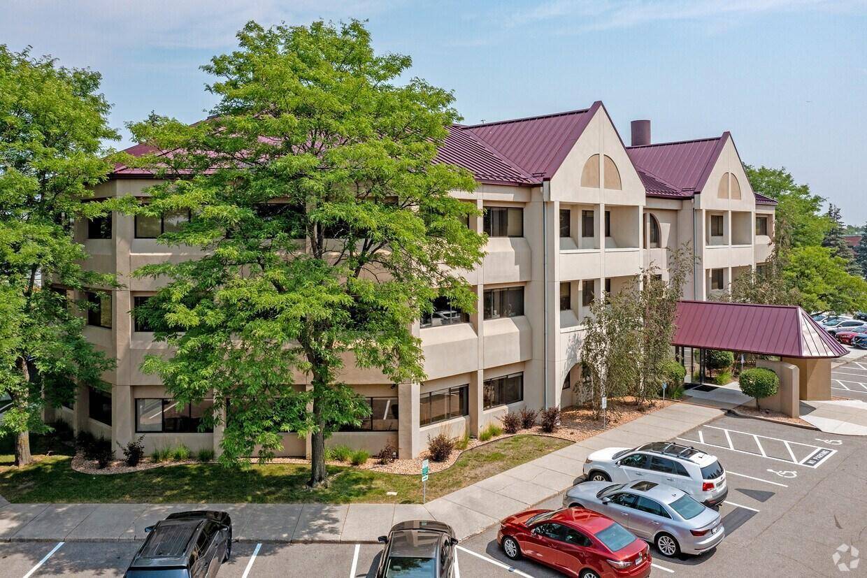 2000 Plymouth RD, Minnetonka, MN 55305