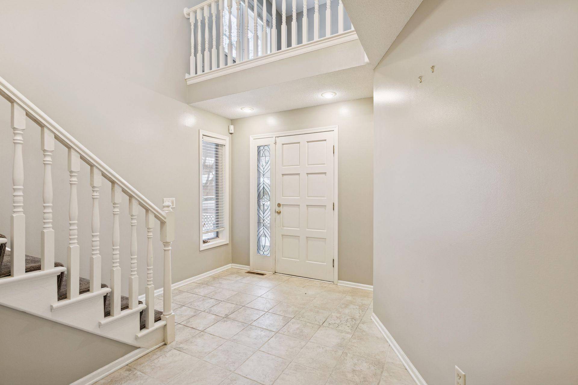 1135 Hollybrook DR, Wayzata, MN 55391