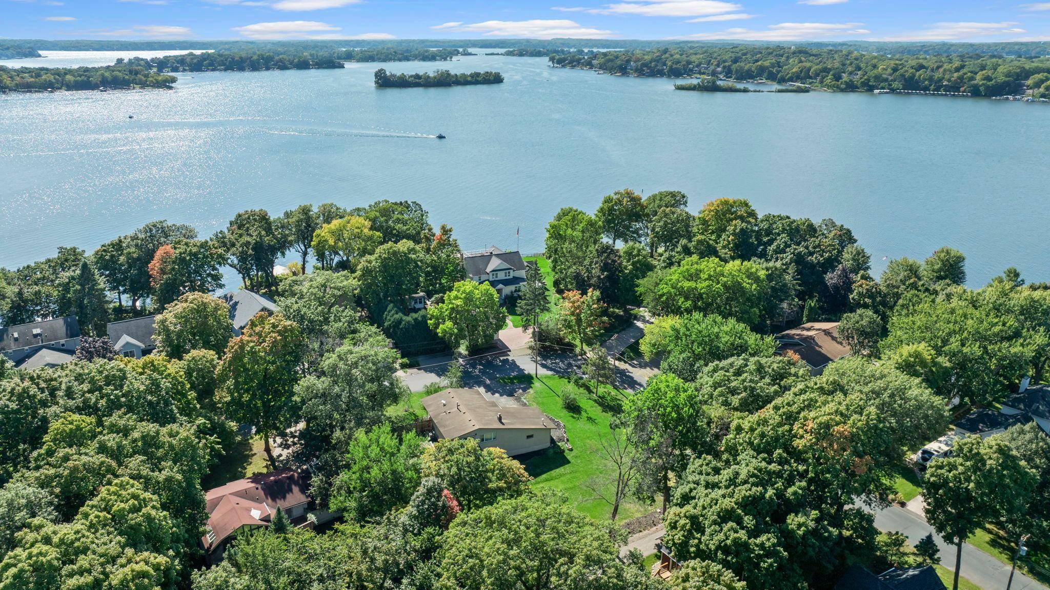 2800 Casco Point RD, Orono, MN 55391