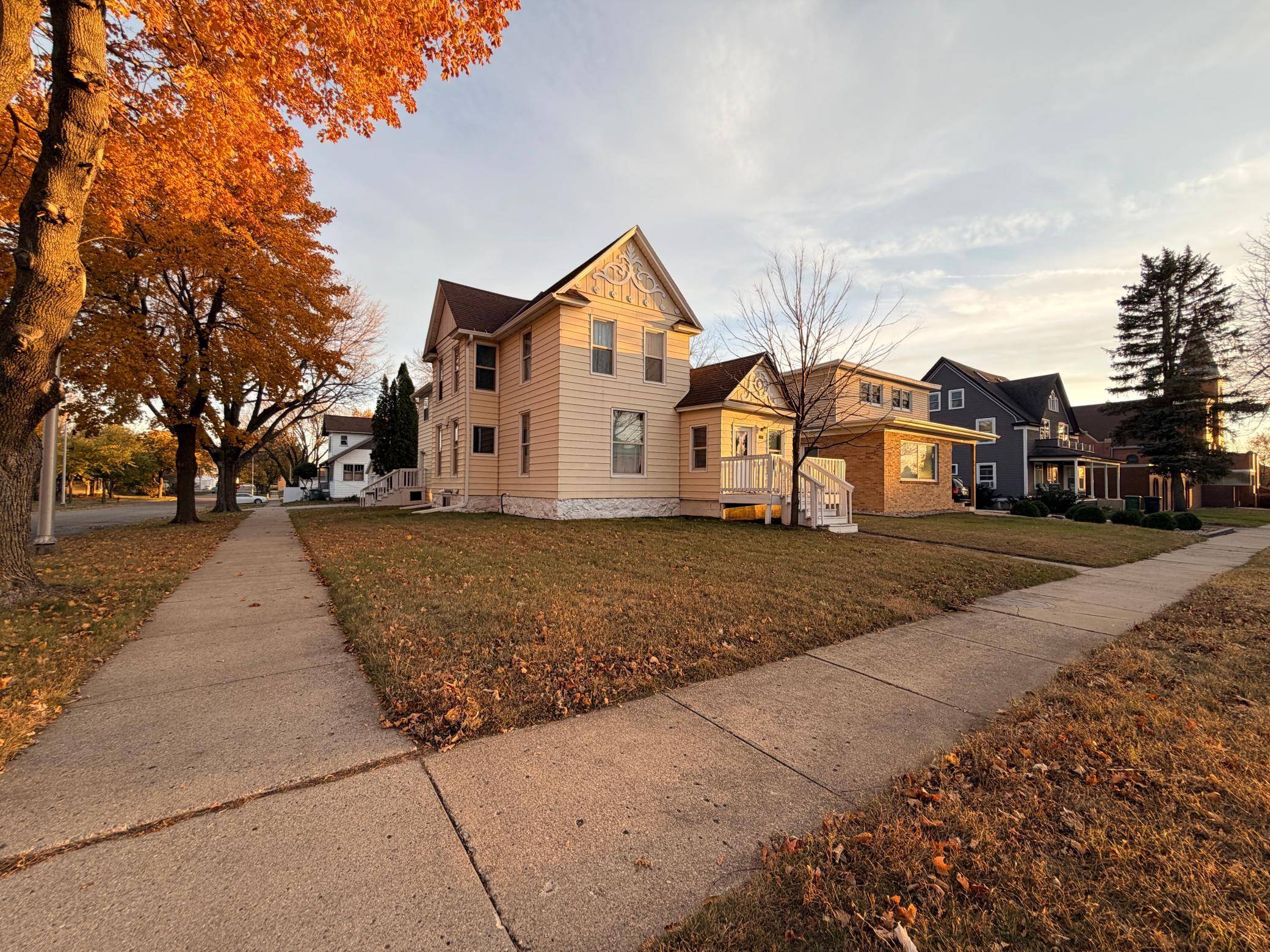 1224 4th AVE, Worthington, MN 56187