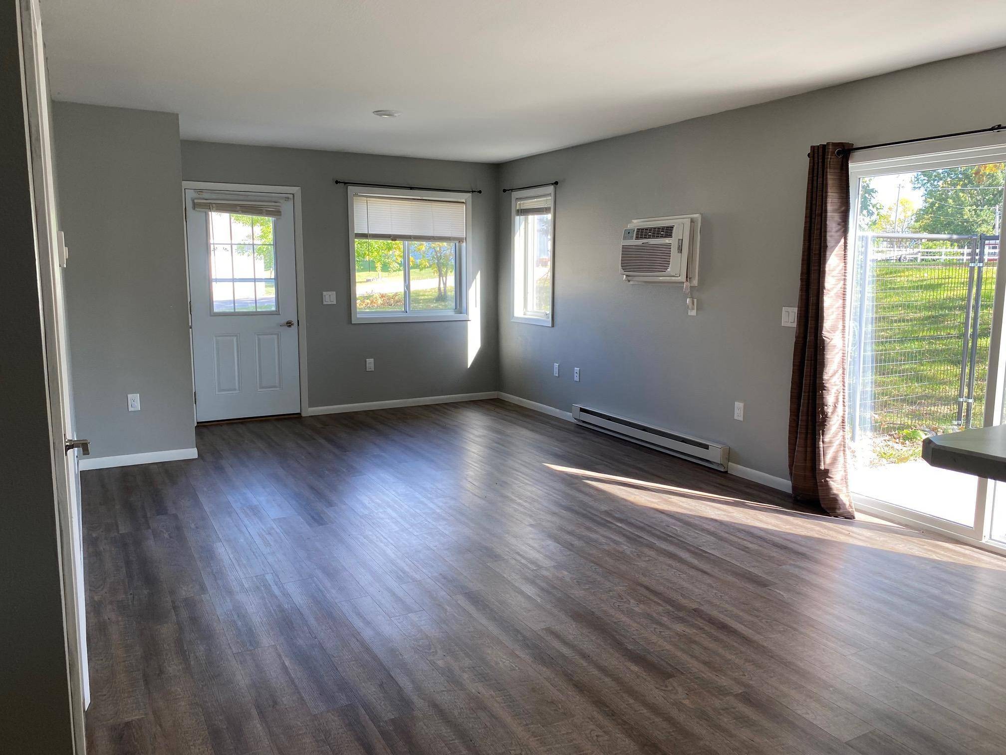 204 W Poplar AVE #Unit B, Badger, MN 56714
