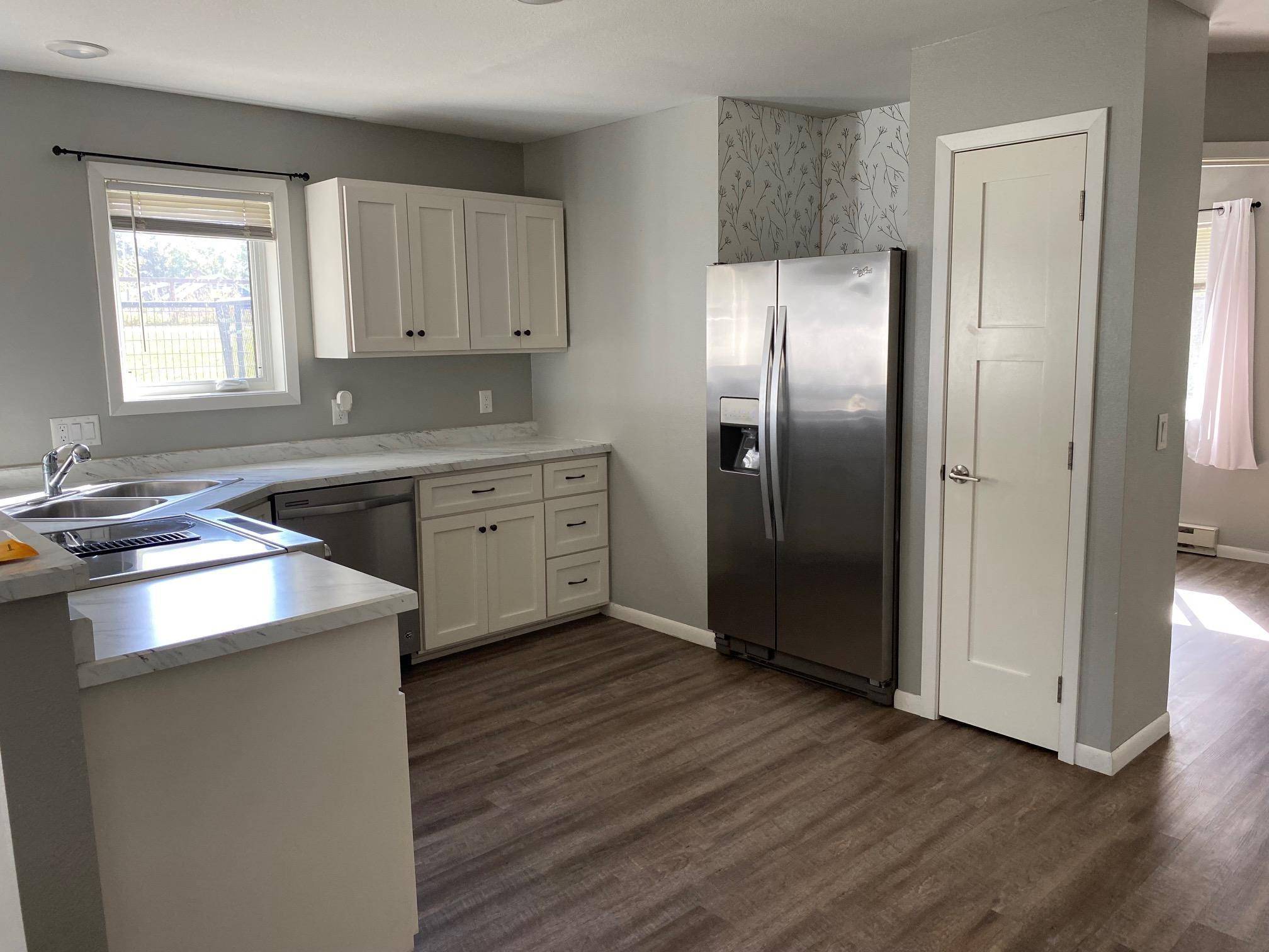 204 W Poplar AVE #Unit B, Badger, MN 56714