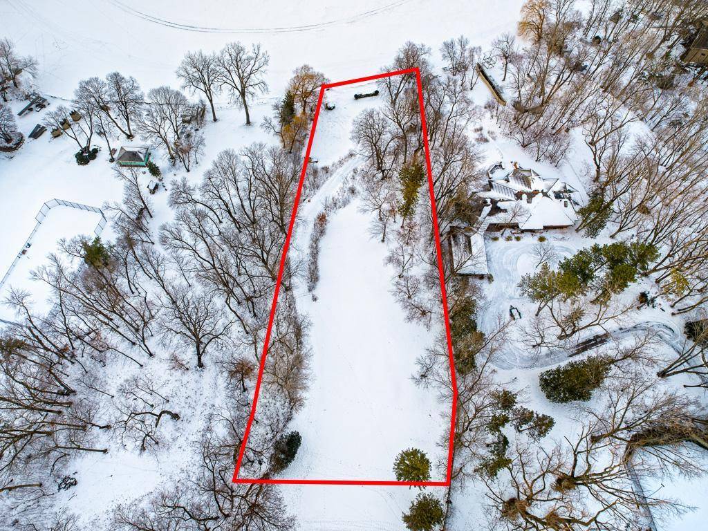 970 Pleasant View RD, Chanhassen, MN 55317