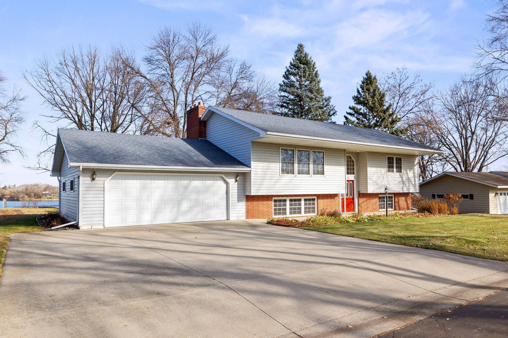 362 S Shore DR, Winsted, MN 55395