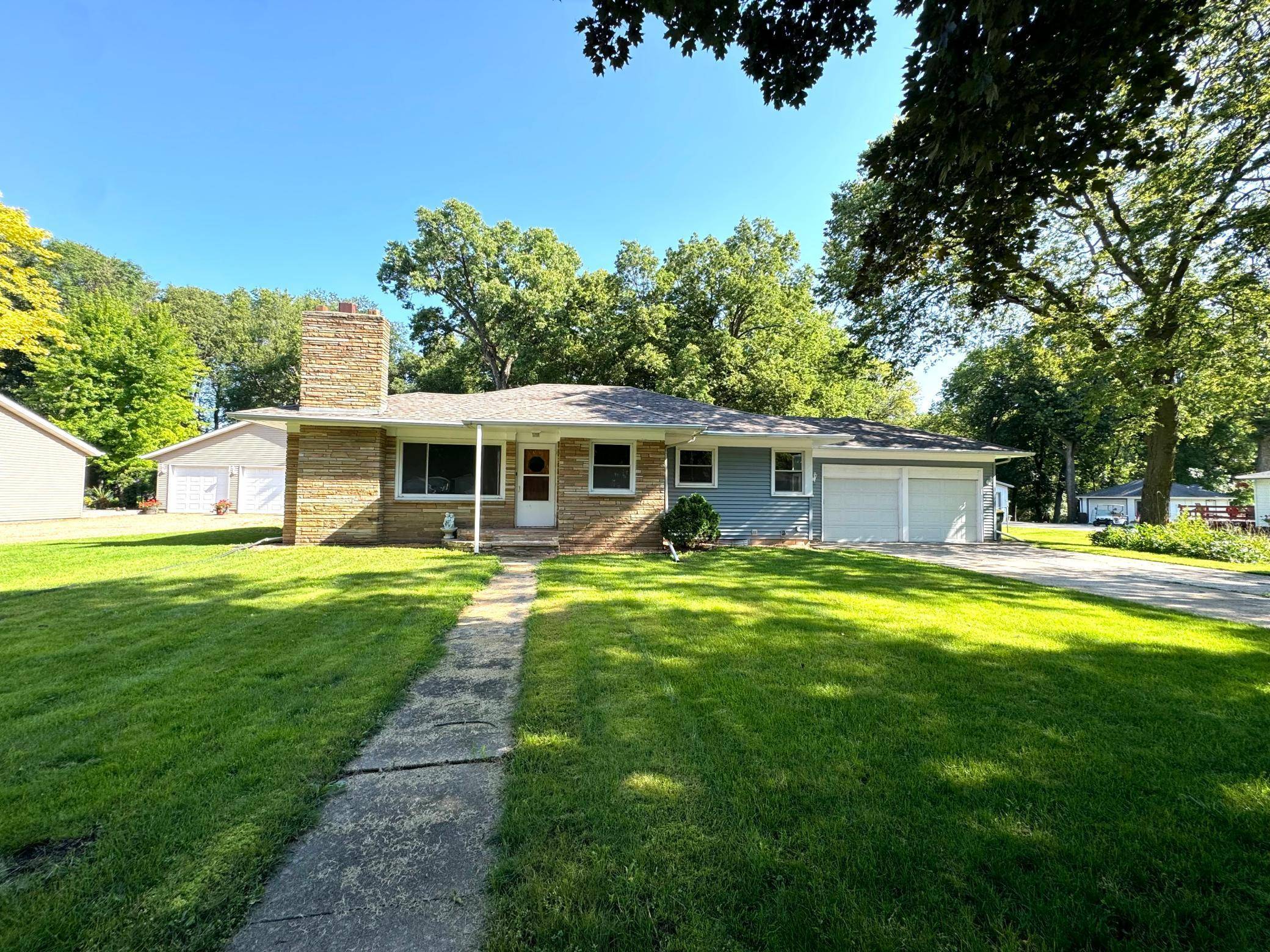 221 Woodlawn AVE, Lake Lillian, MN 56253