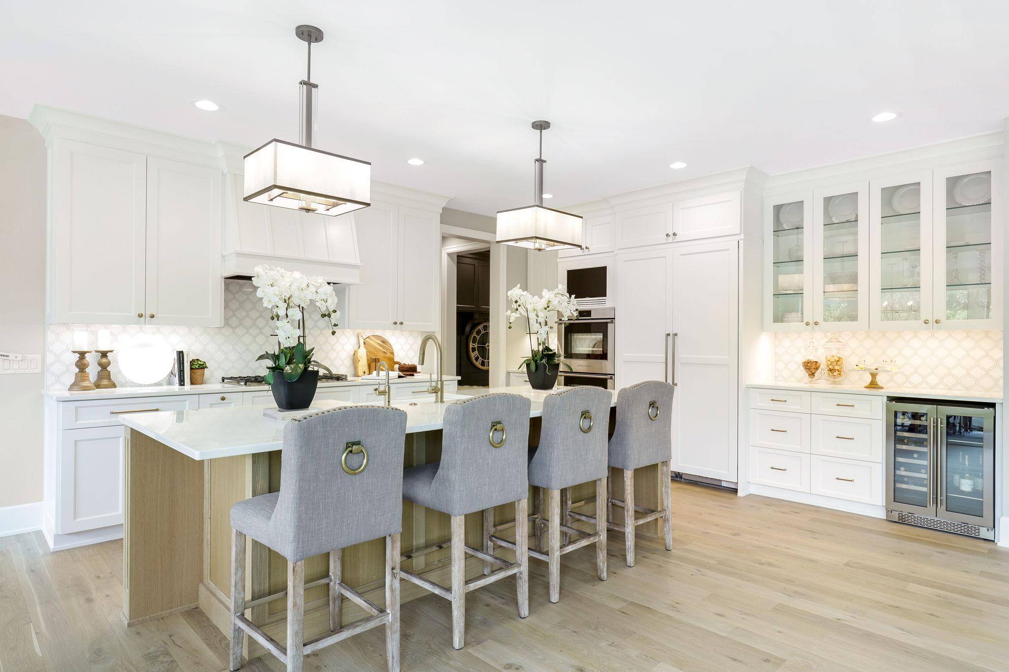 3981 White Oak LN, Chanhassen, MN 55331