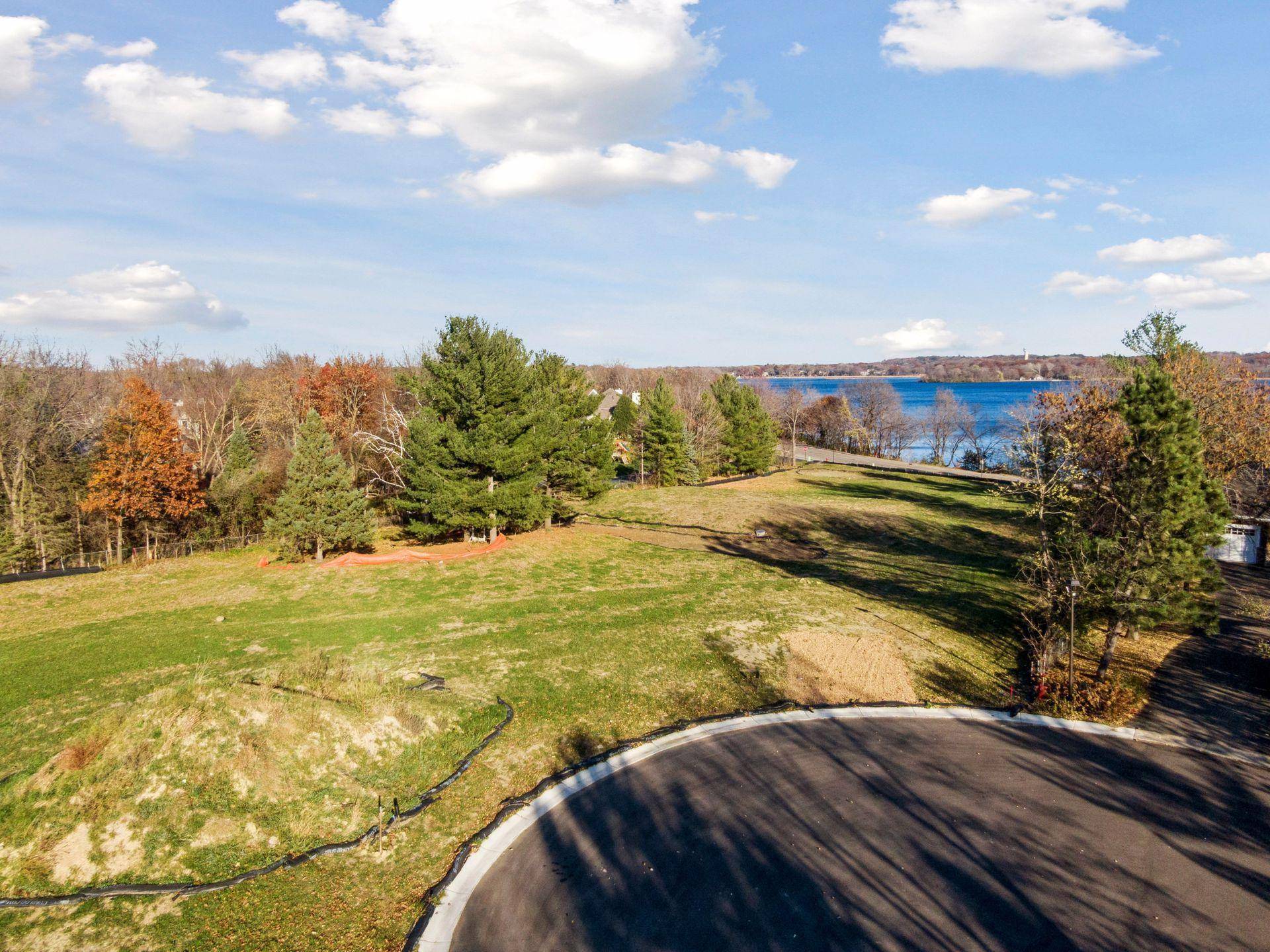 3941 White Oak LN, Chanhassen, MN 55331