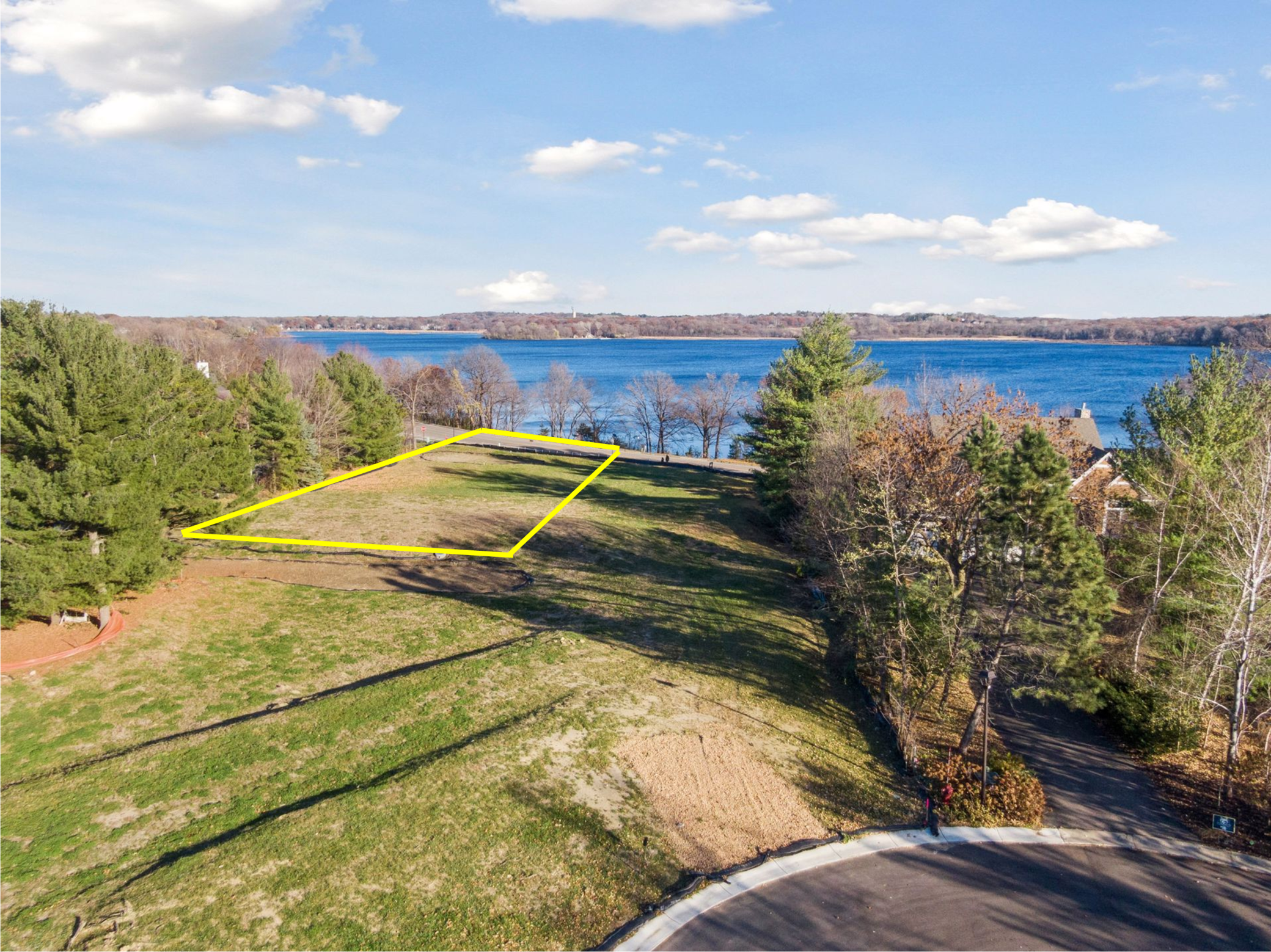 3930 Stratford LN, Chanhassen, MN 55331