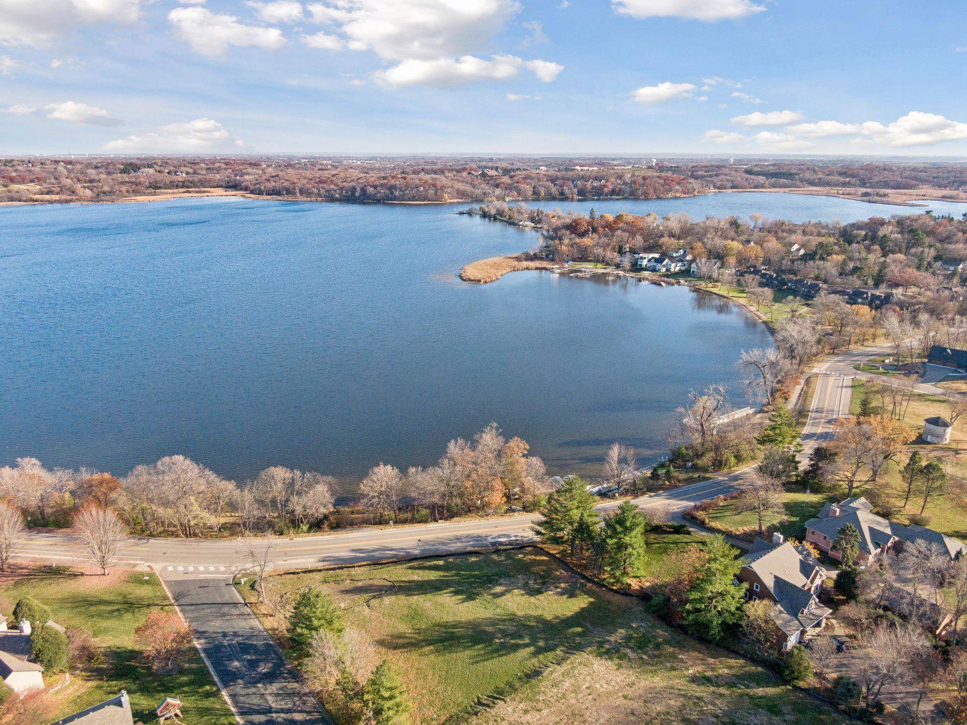 3930 Stratford LN, Chanhassen, MN 55331
