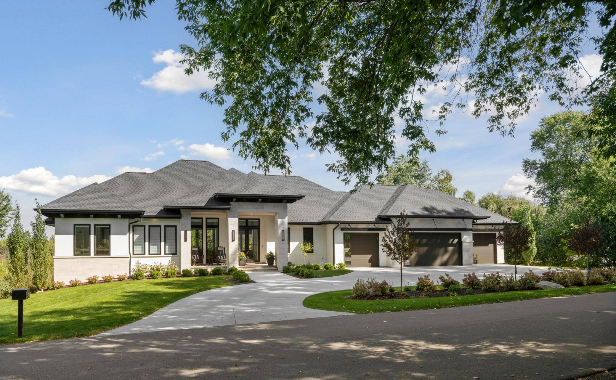 460 Indian Hill RD, Chanhassen, MN 55317
