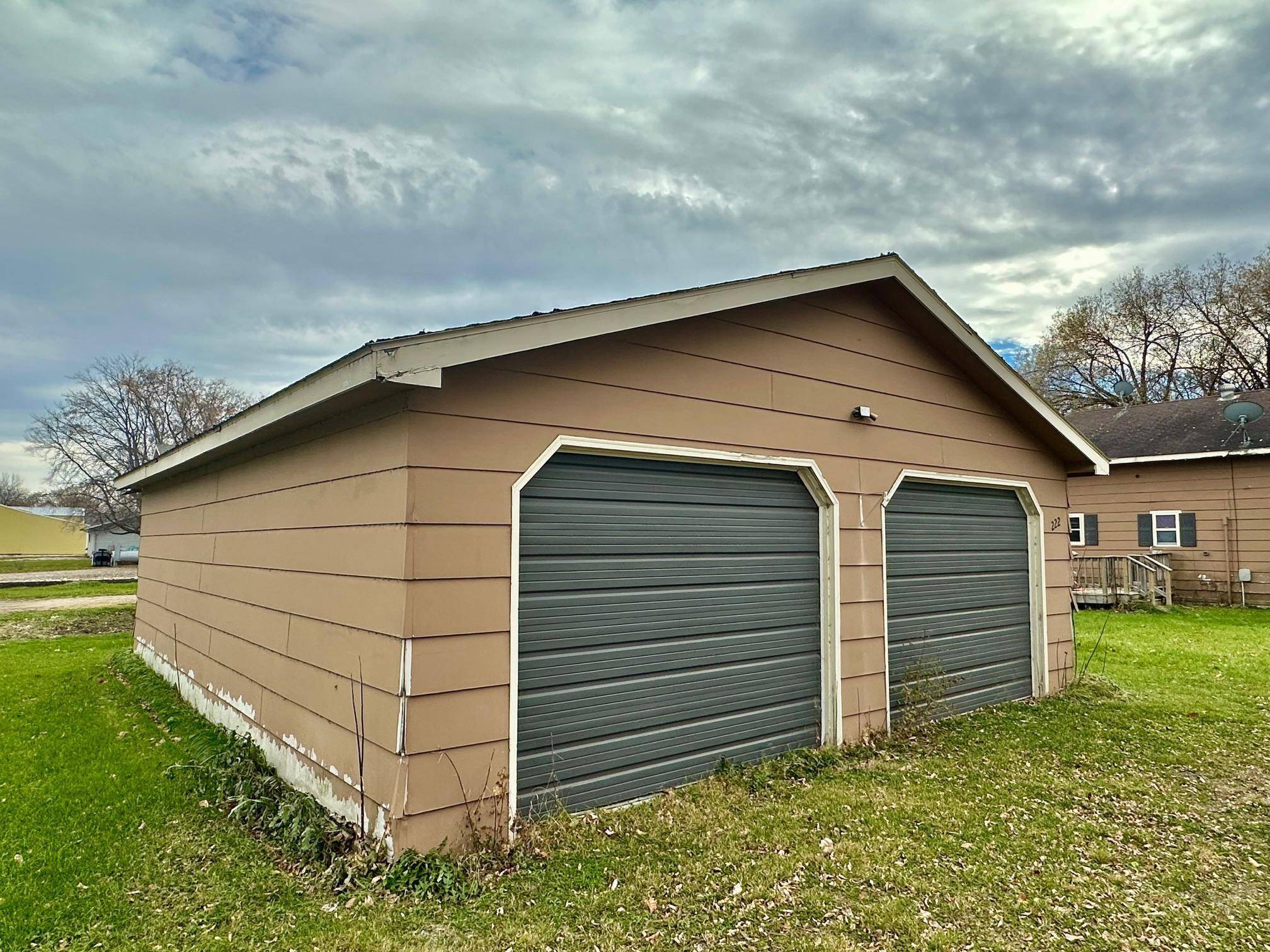 222 W Woodrow ST, Grygla, MN 56727