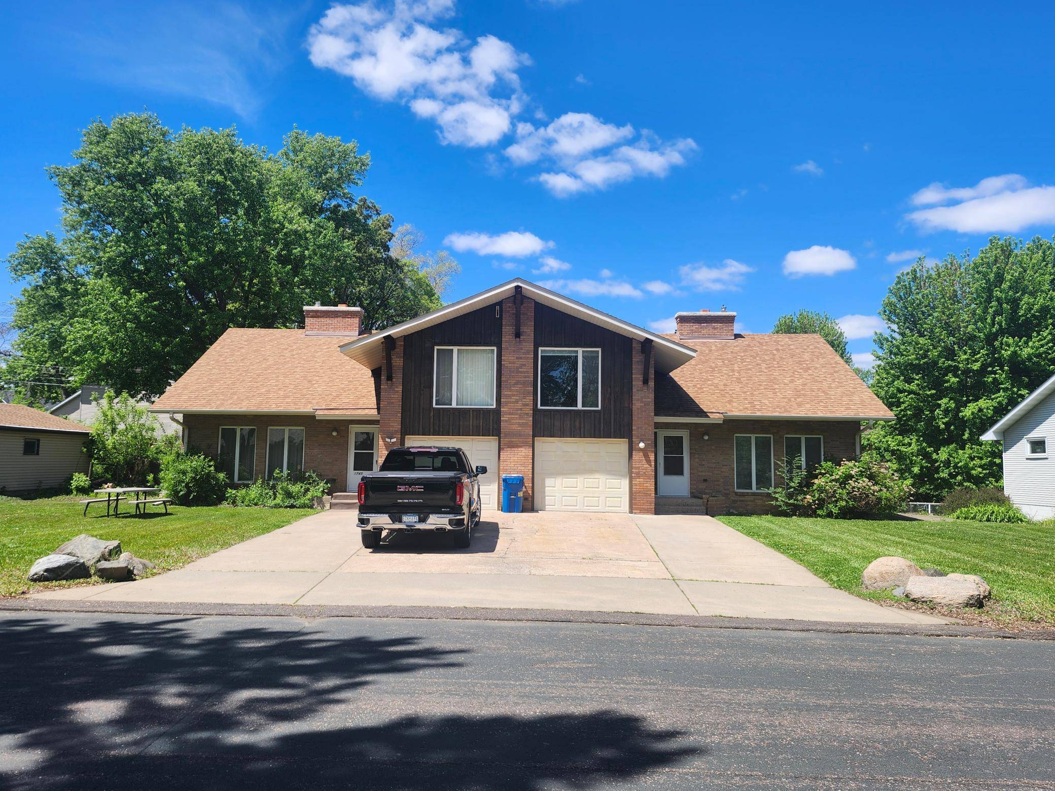 1745 Duluth ST, Maplewood, MN 55109