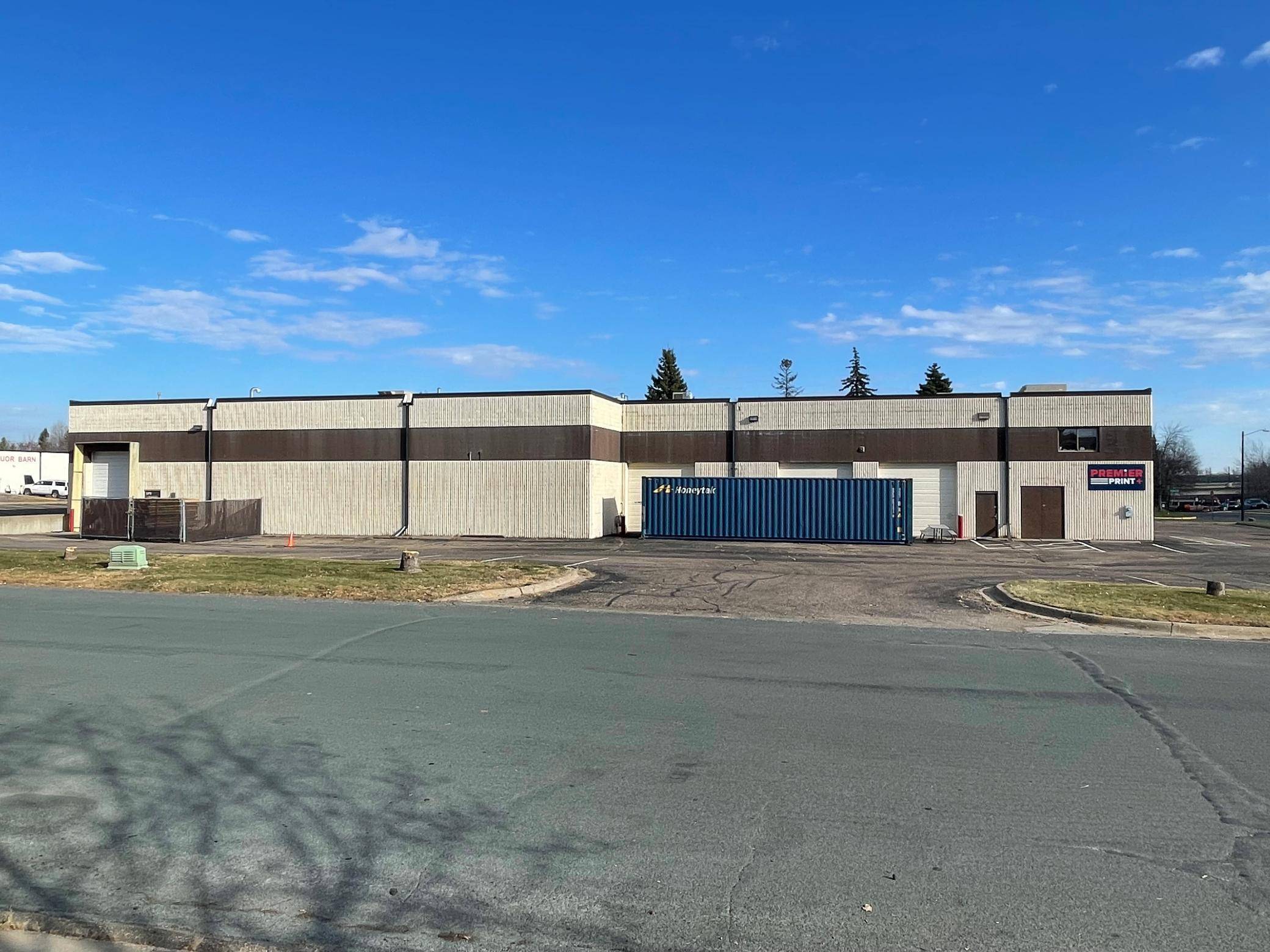 1 Premier DR, Long Lake, MN 55356