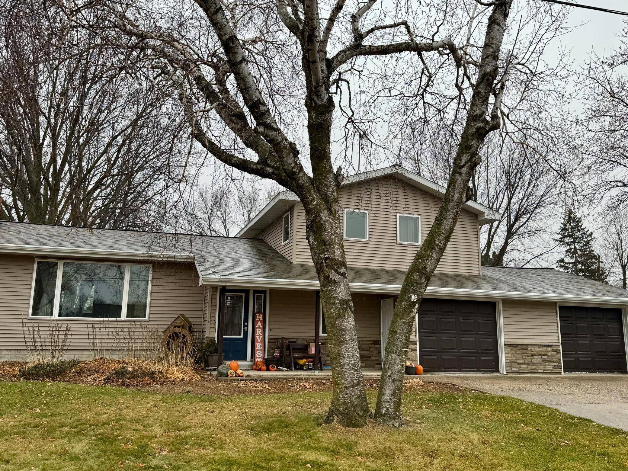 111 Cherry AVE, Bird Island, MN 55310