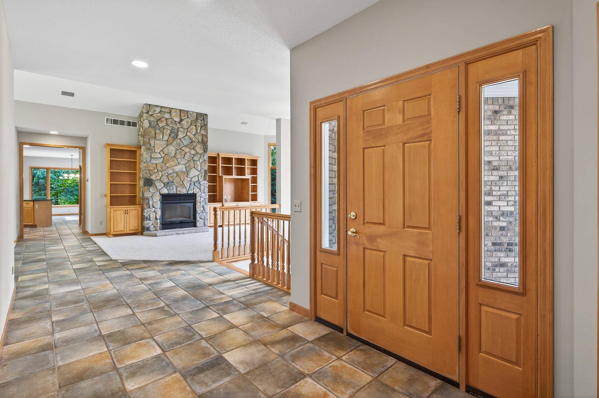 2520 Arbor CT, Mendota Heights, MN 55120