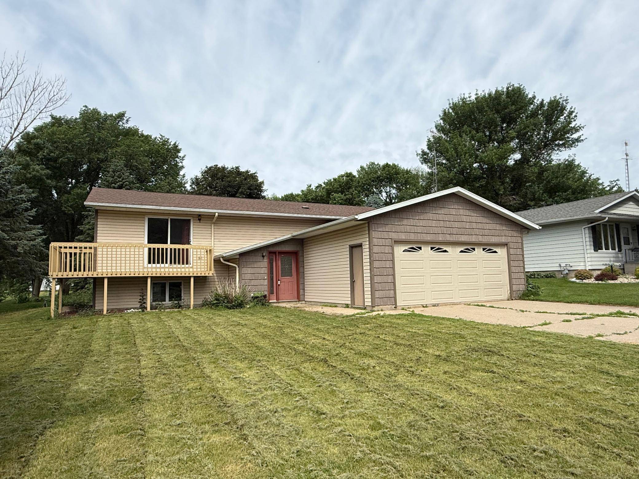 225 S 7th AVE E #E, Truman, MN 56088