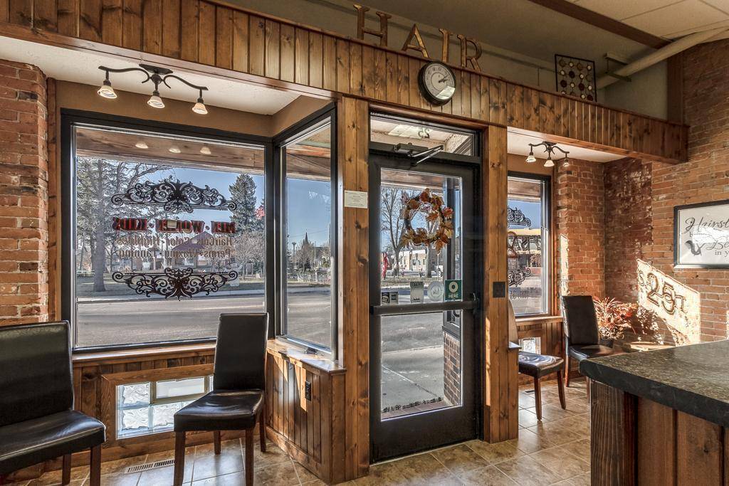 25 S Park AVE, Le Center, MN 56057