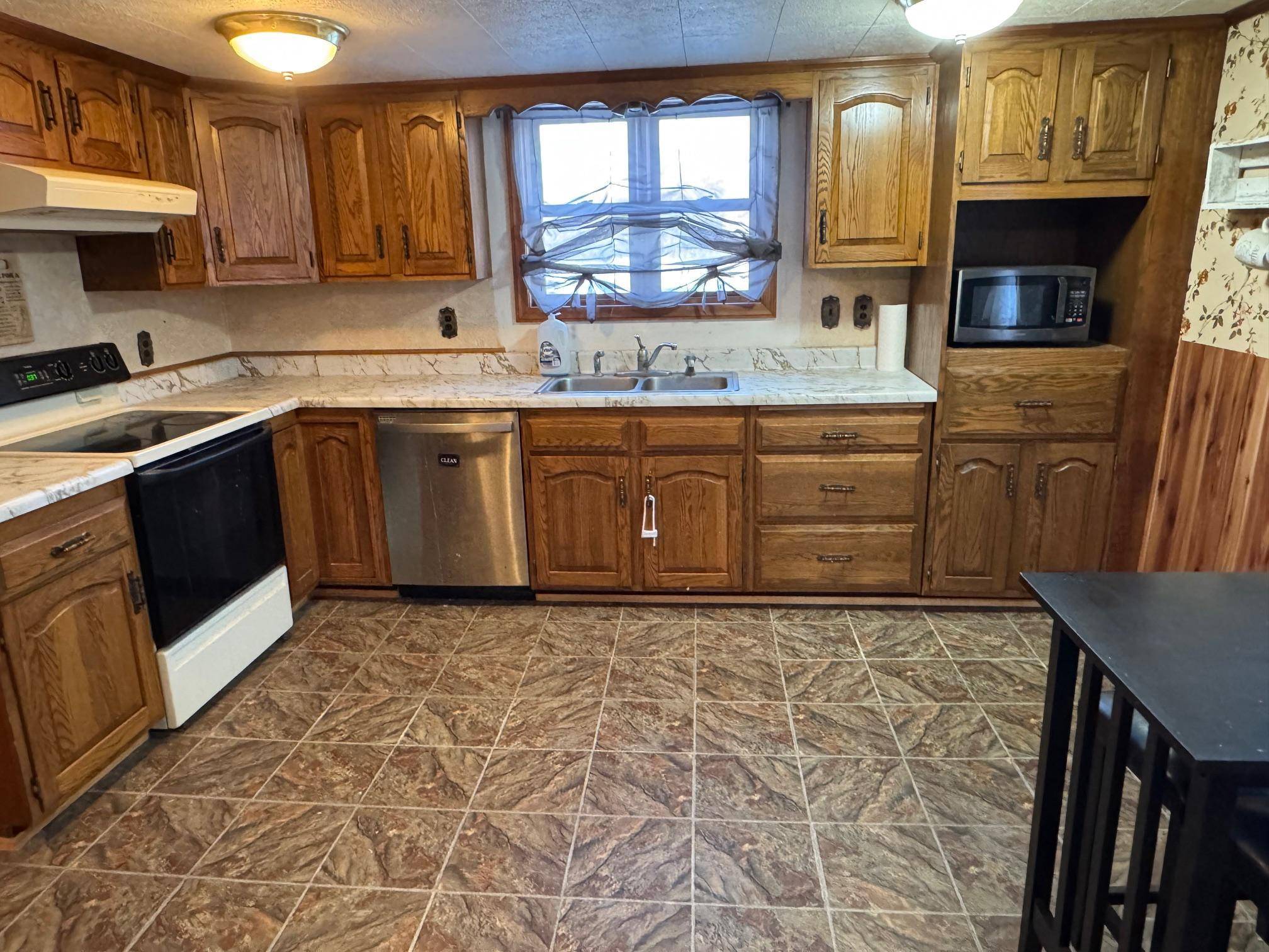 44028 220th ST, Roseau, MN 56751