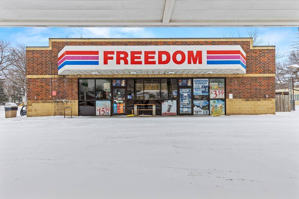 304 E College DR, Marshall, MN 56258