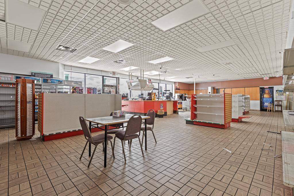 304 E College DR, Marshall, MN 56258