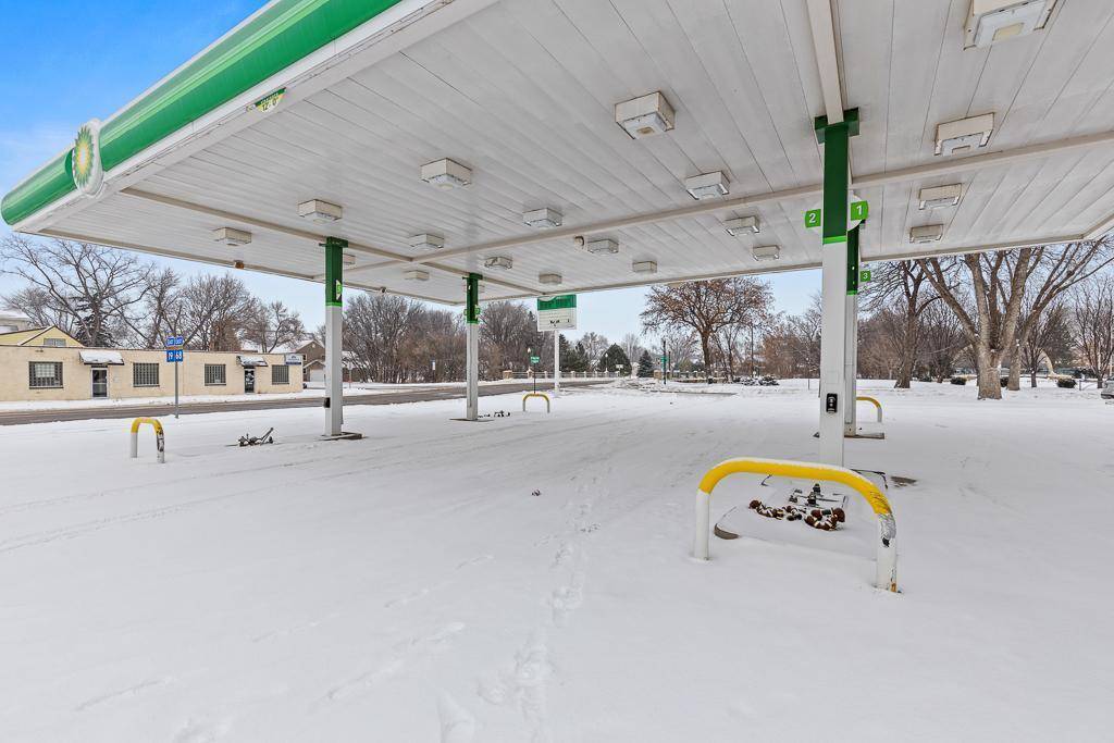 304 E College DR, Marshall, MN 56258