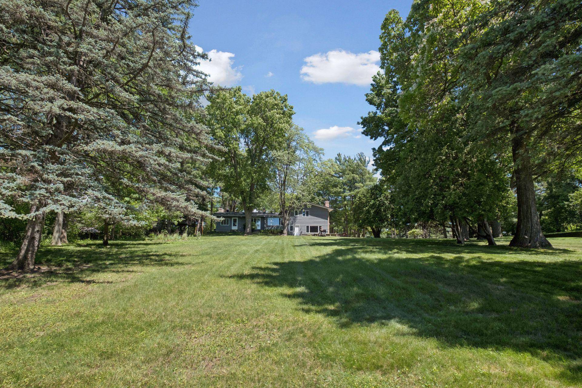 1835 Hunter LN, Mendota Heights, MN 55118