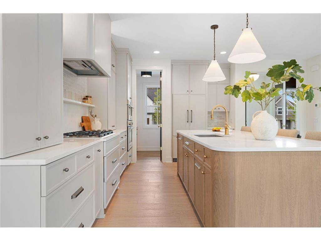 9243 Timberland TRL, Eden Prairie, MN 55347