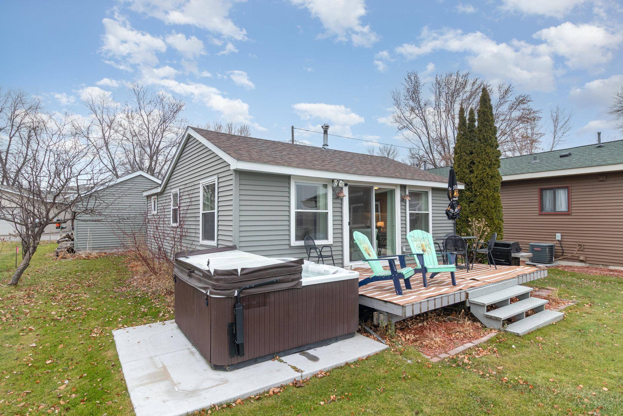 735 Woodland DR SE, Forest Lake, MN 55025