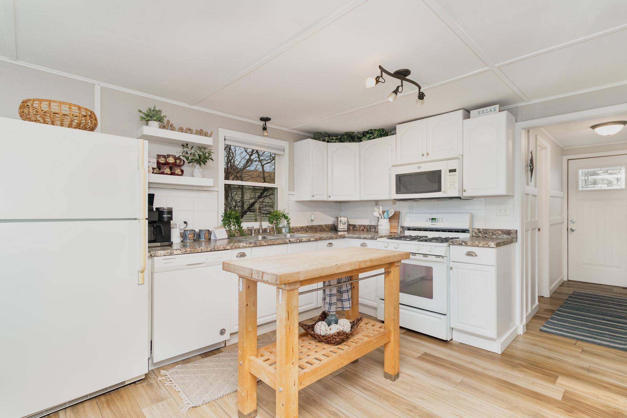 735 Woodland DR SE, Forest Lake, MN 55025