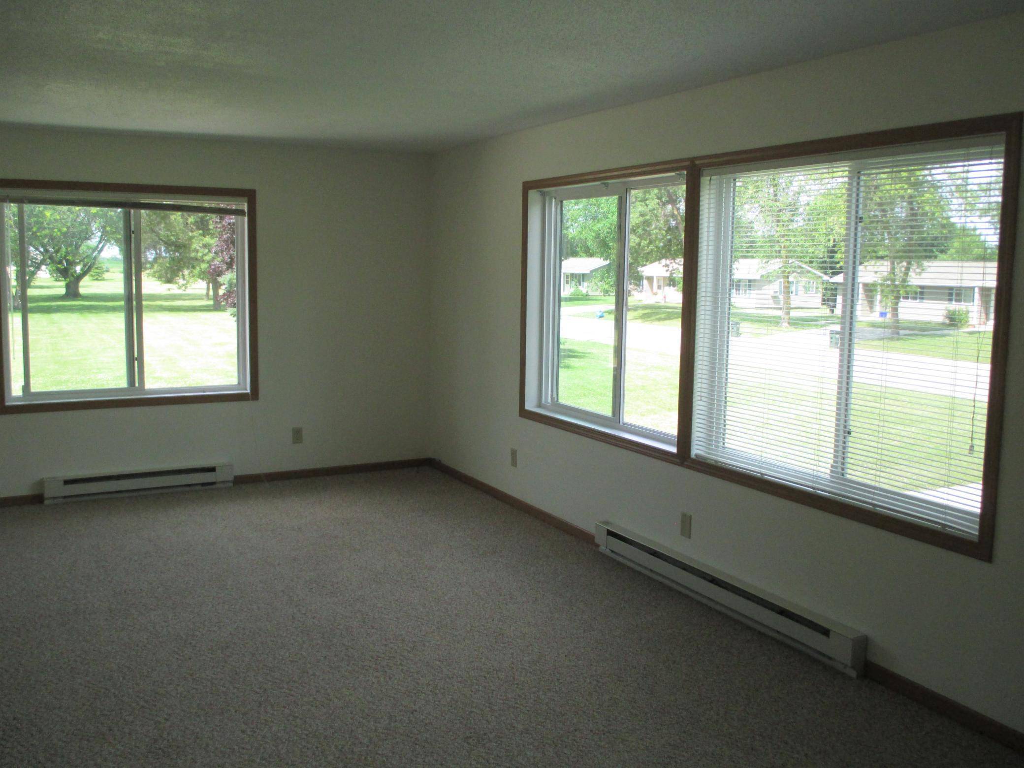 512 Maple LN, Grove City, MN 56243