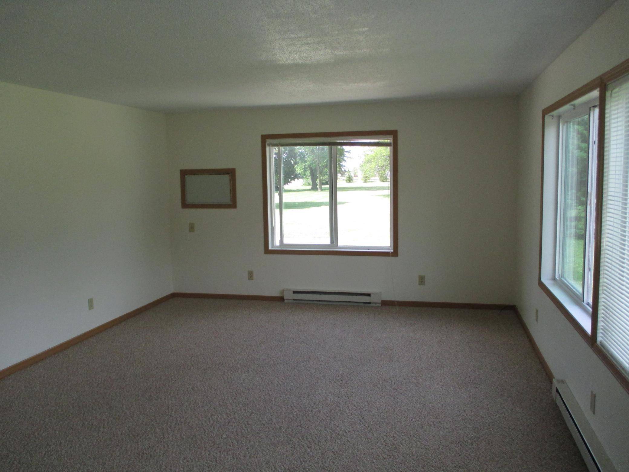 512 Maple LN, Grove City, MN 56243