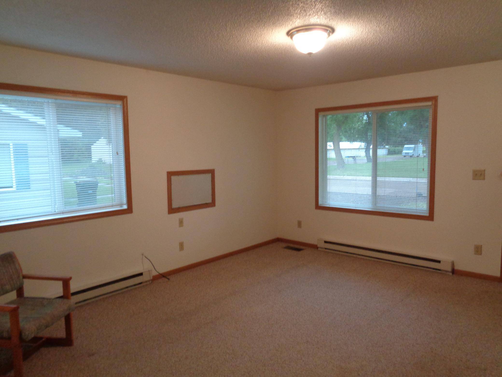 512 Maple LN, Grove City, MN 56243