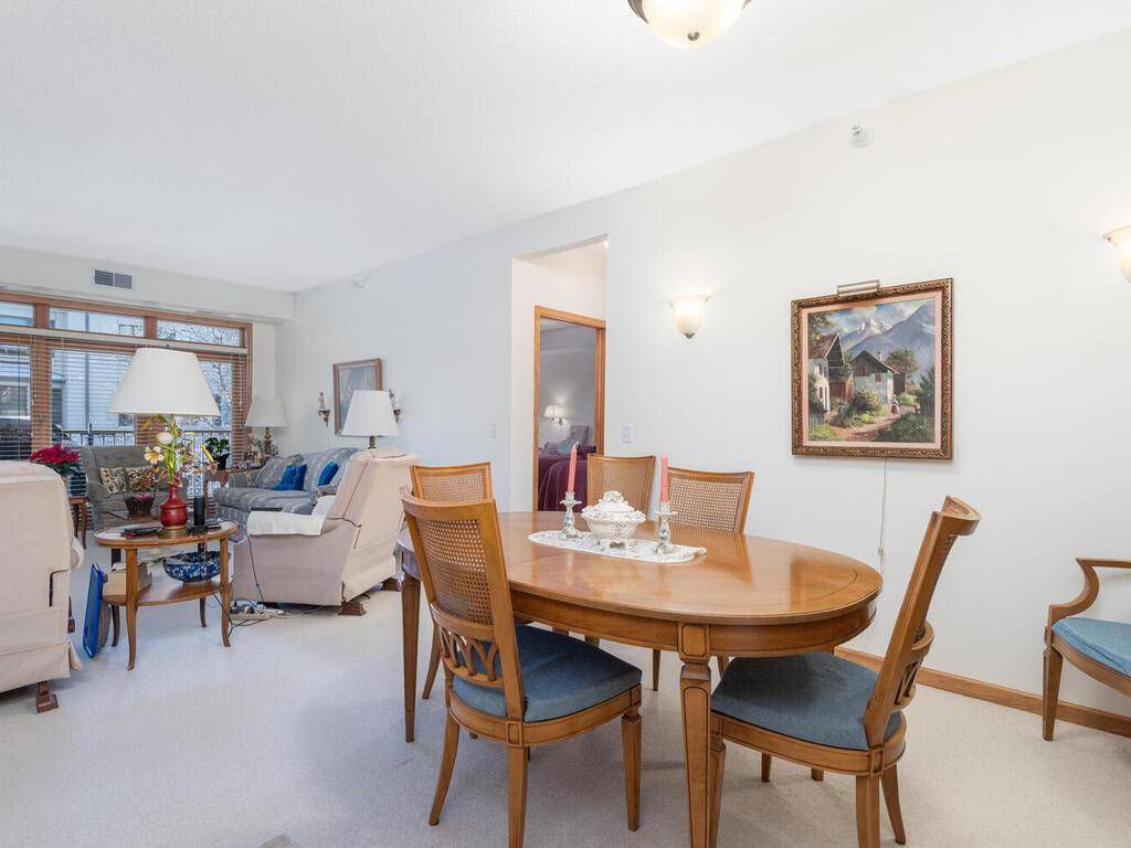5225 Grandview SQ #210, Edina, MN 55436