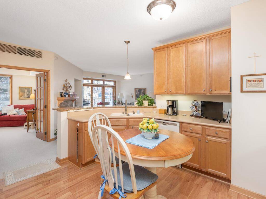 5225 Grandview SQ #210, Edina, MN 55436