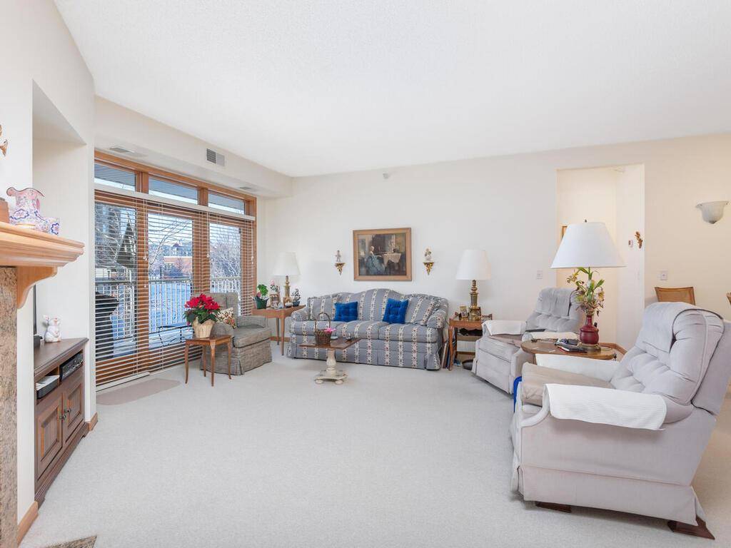 5225 Grandview SQ #210, Edina, MN 55436