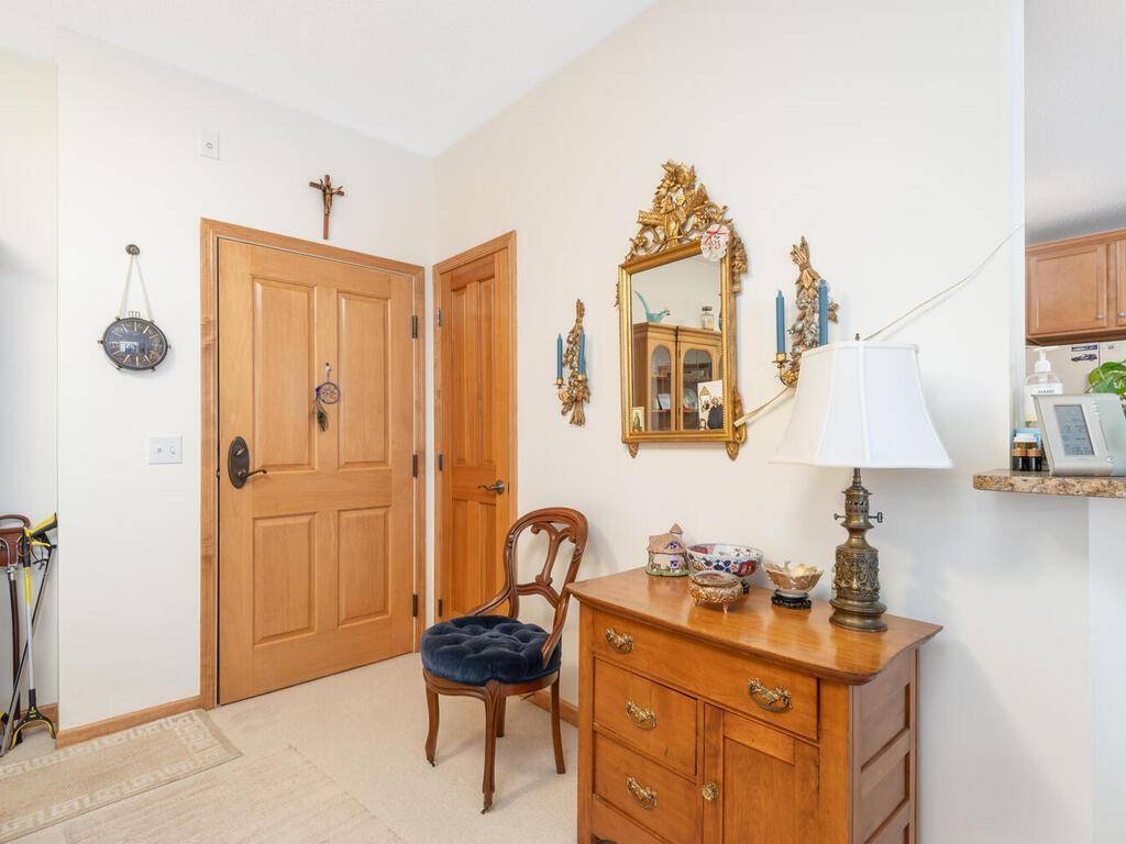 5225 Grandview SQ #210, Edina, MN 55436