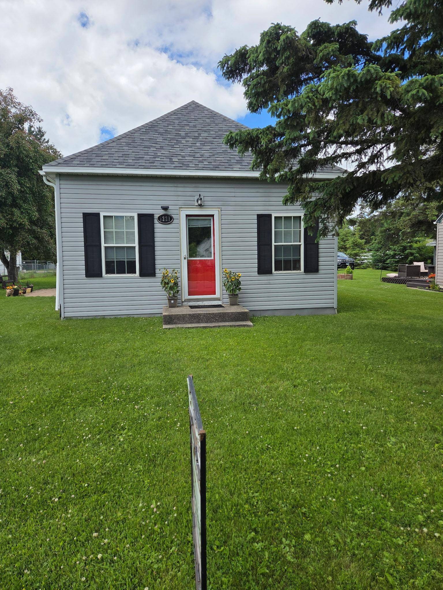 1221 Knight AVE N, Thief River Falls, MN 56701