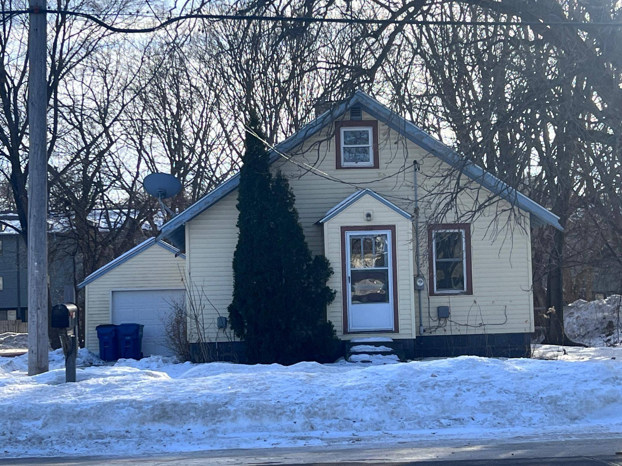 1712 University DR SE, Saint Cloud, MN 56304