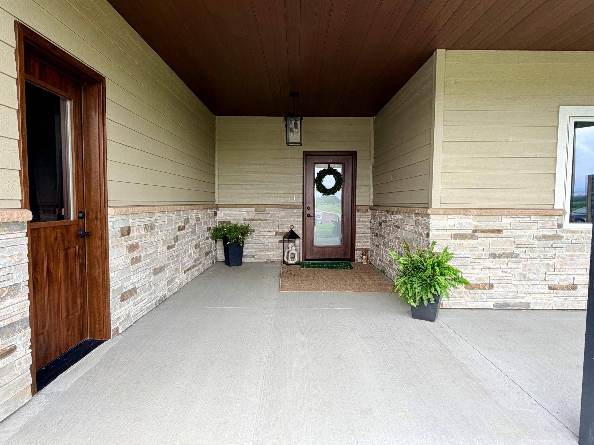 2555 Sutherland Dr, Worthington, MN 56187