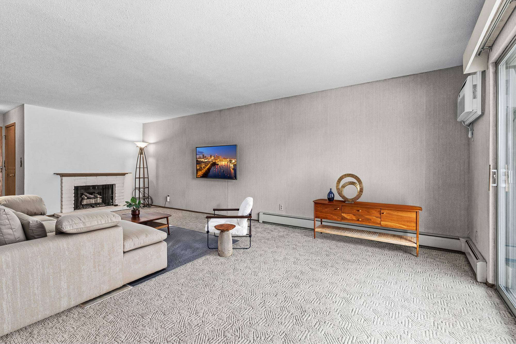 2710 Dale ST N #B307, Roseville, MN 55113