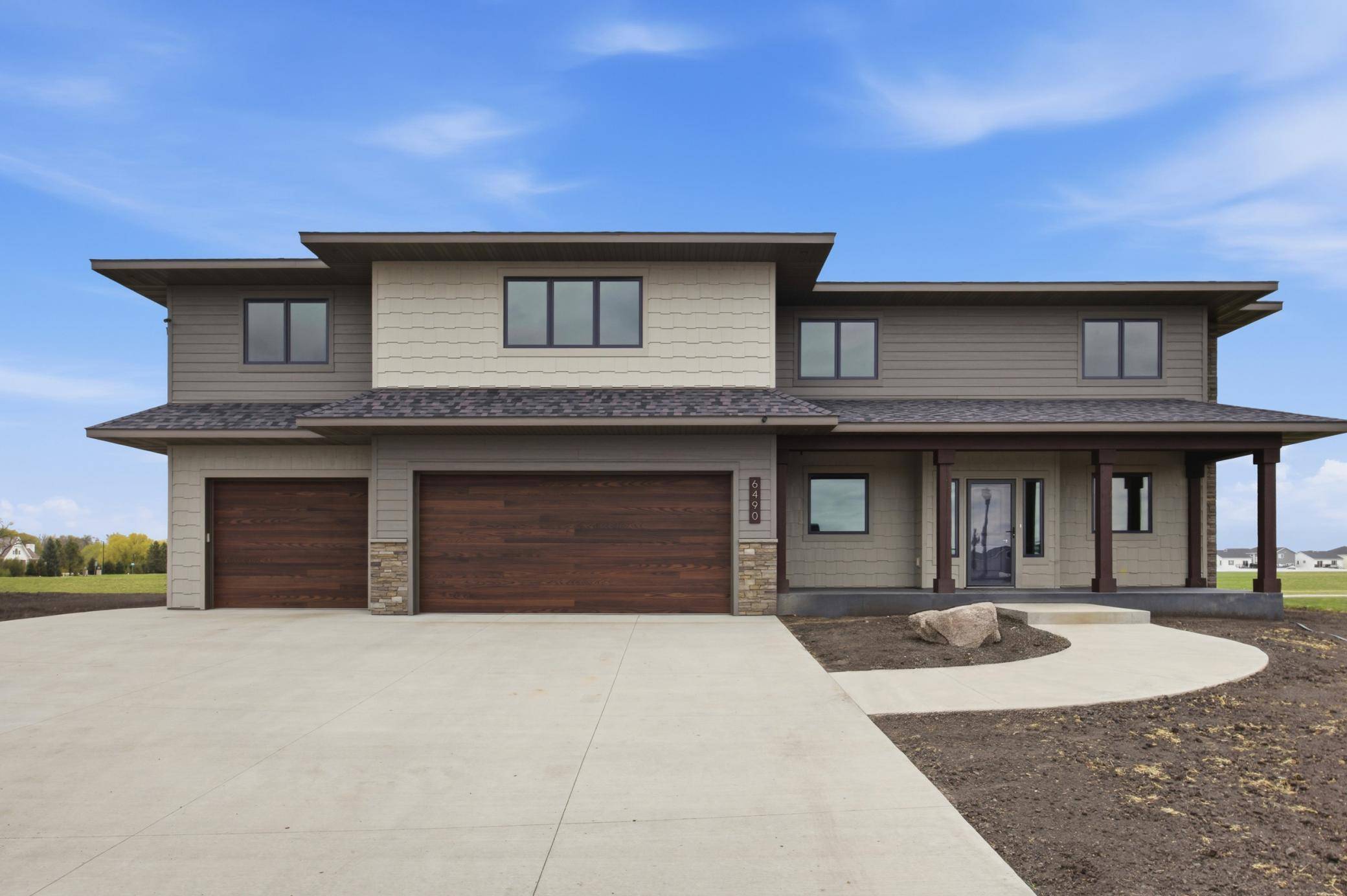 6490 Selkirk DR S, Fargo, ND 58104