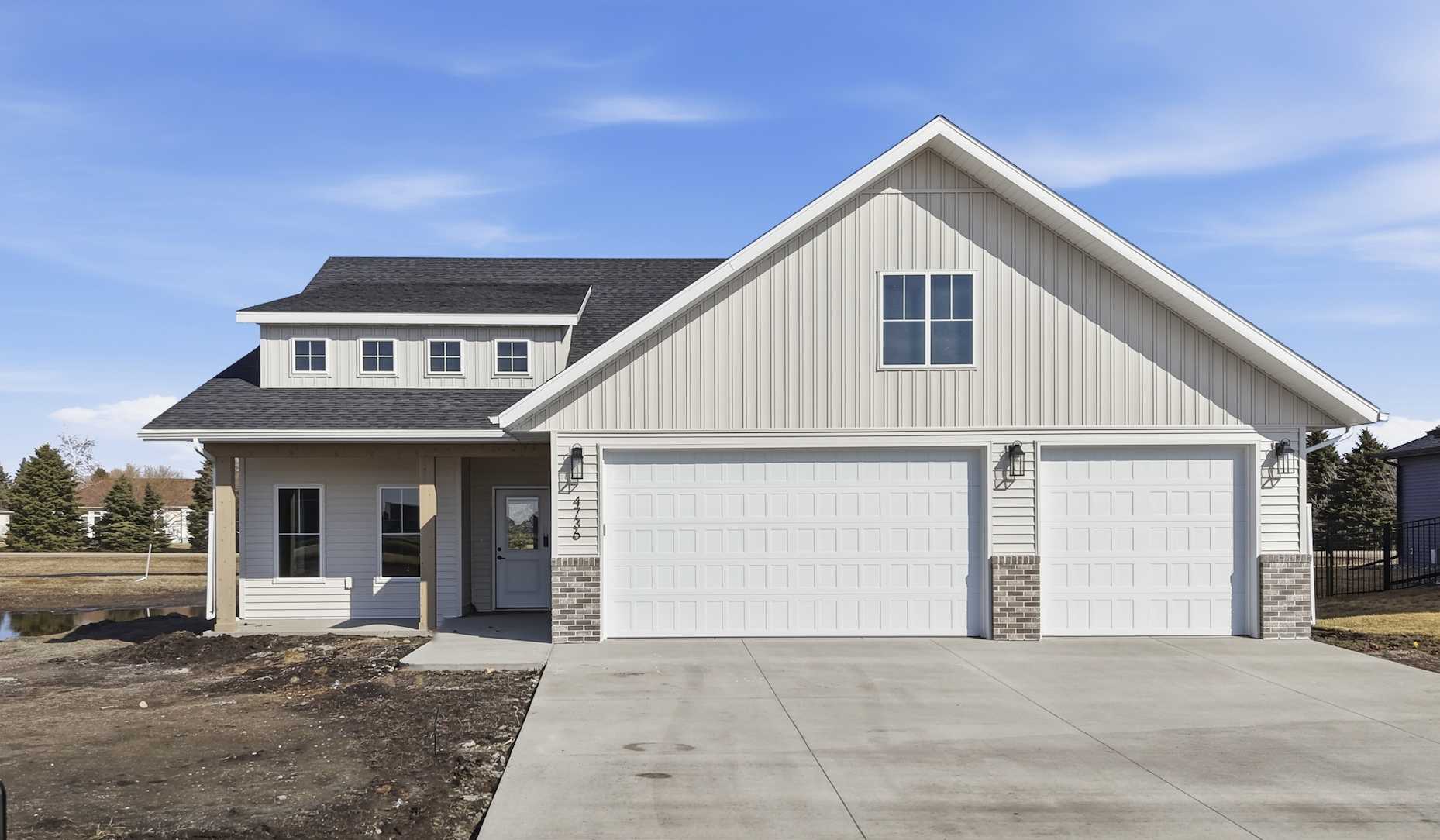 4736 Hampton LOOP S, Moorhead, MN 56560