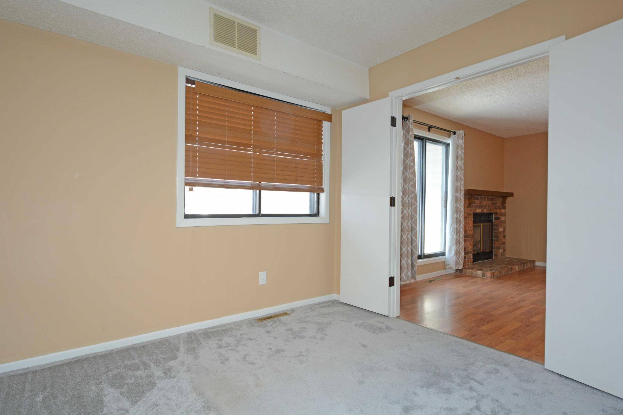 2076 Pathways DR #1, Saint Paul, MN 55119