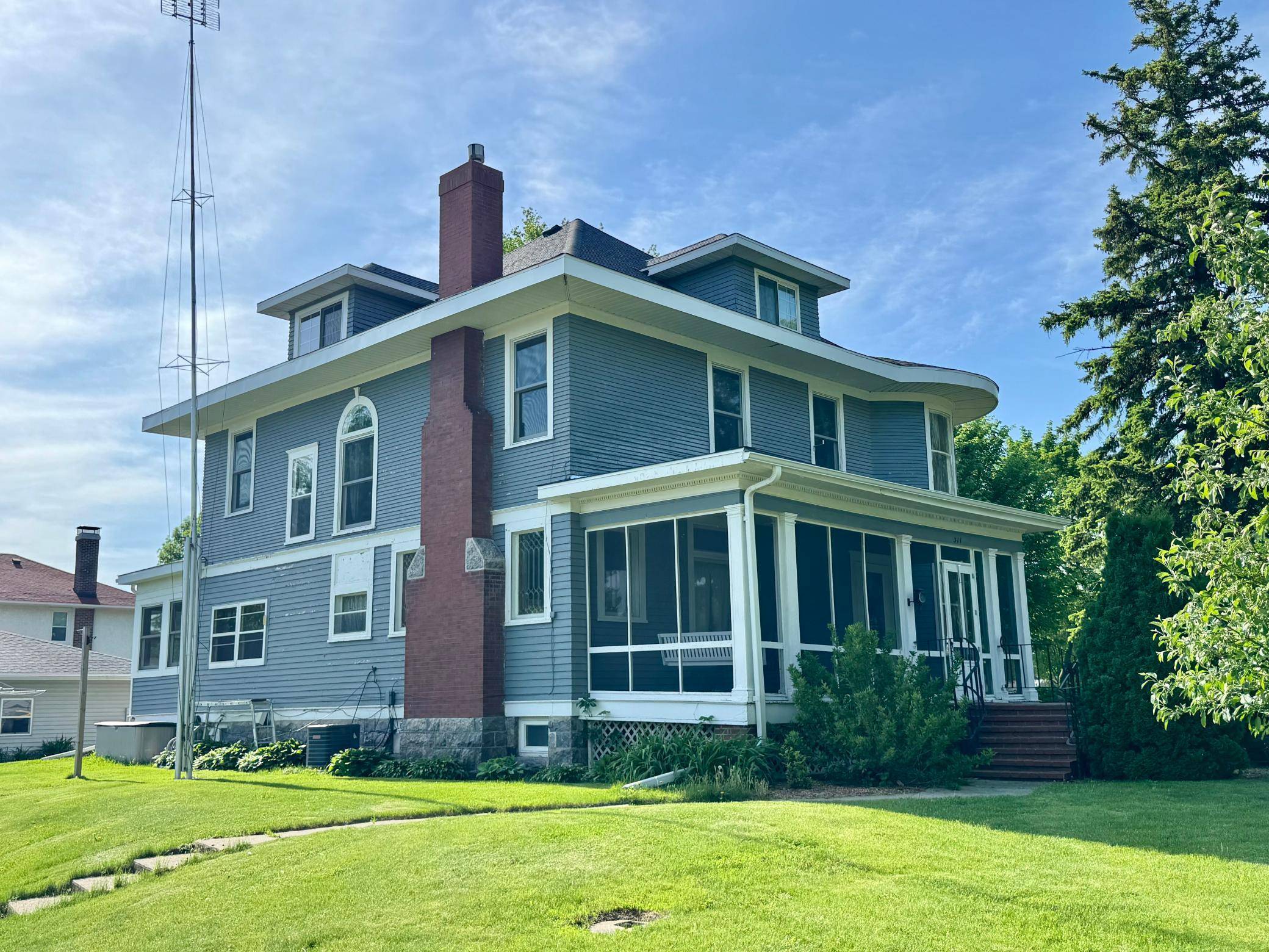 311 9th ST S, Olivia, MN 56277