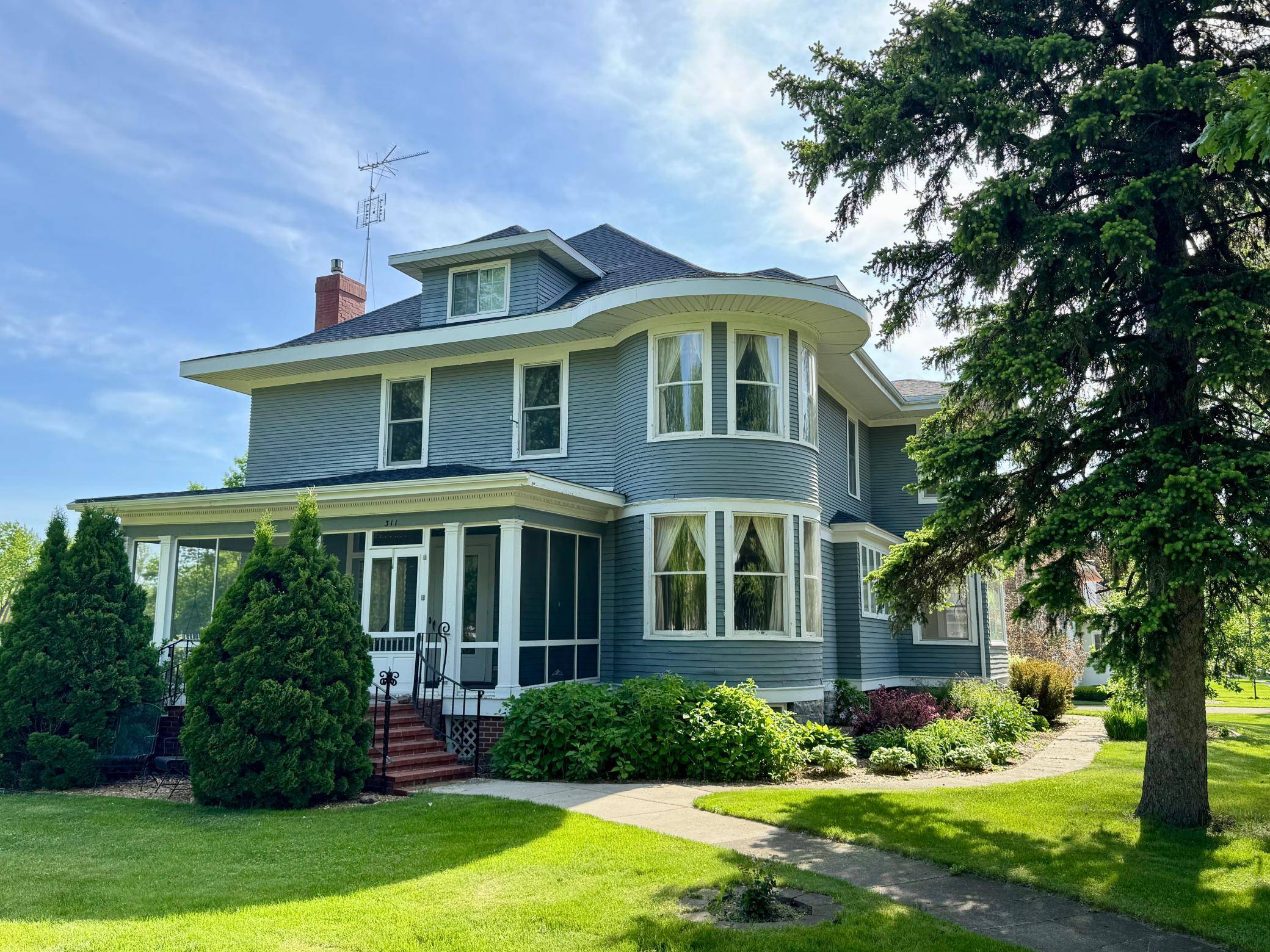 311 9th ST S, Olivia, MN 56277