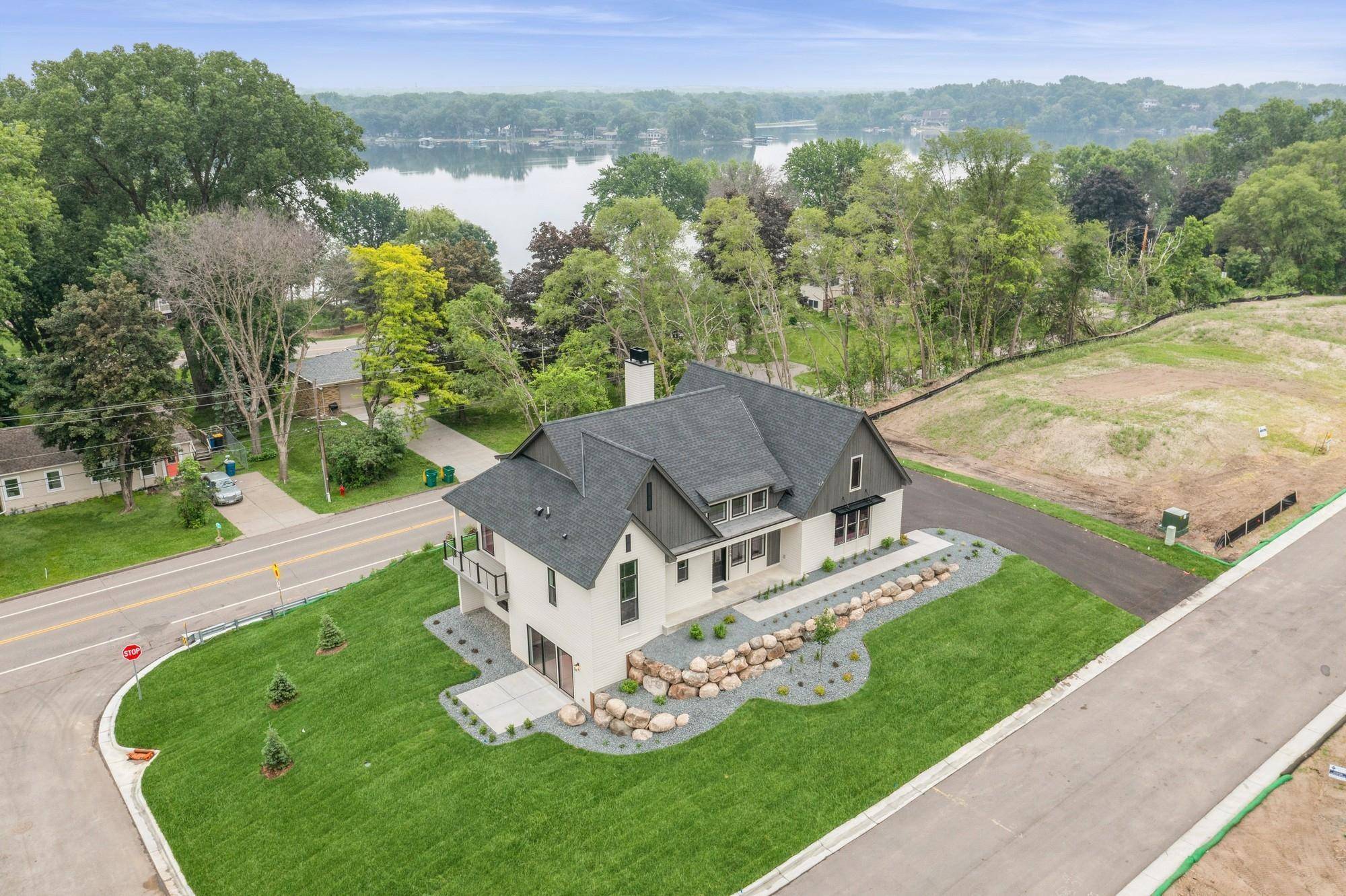 2706 Lakeview CT, Little Canada, MN 55117