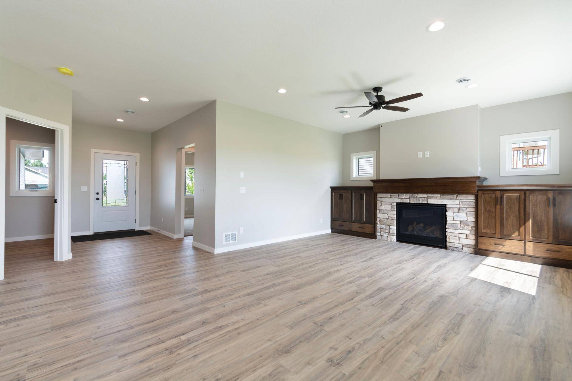 1534 9th AVE SW, Hutchinson, MN 55350